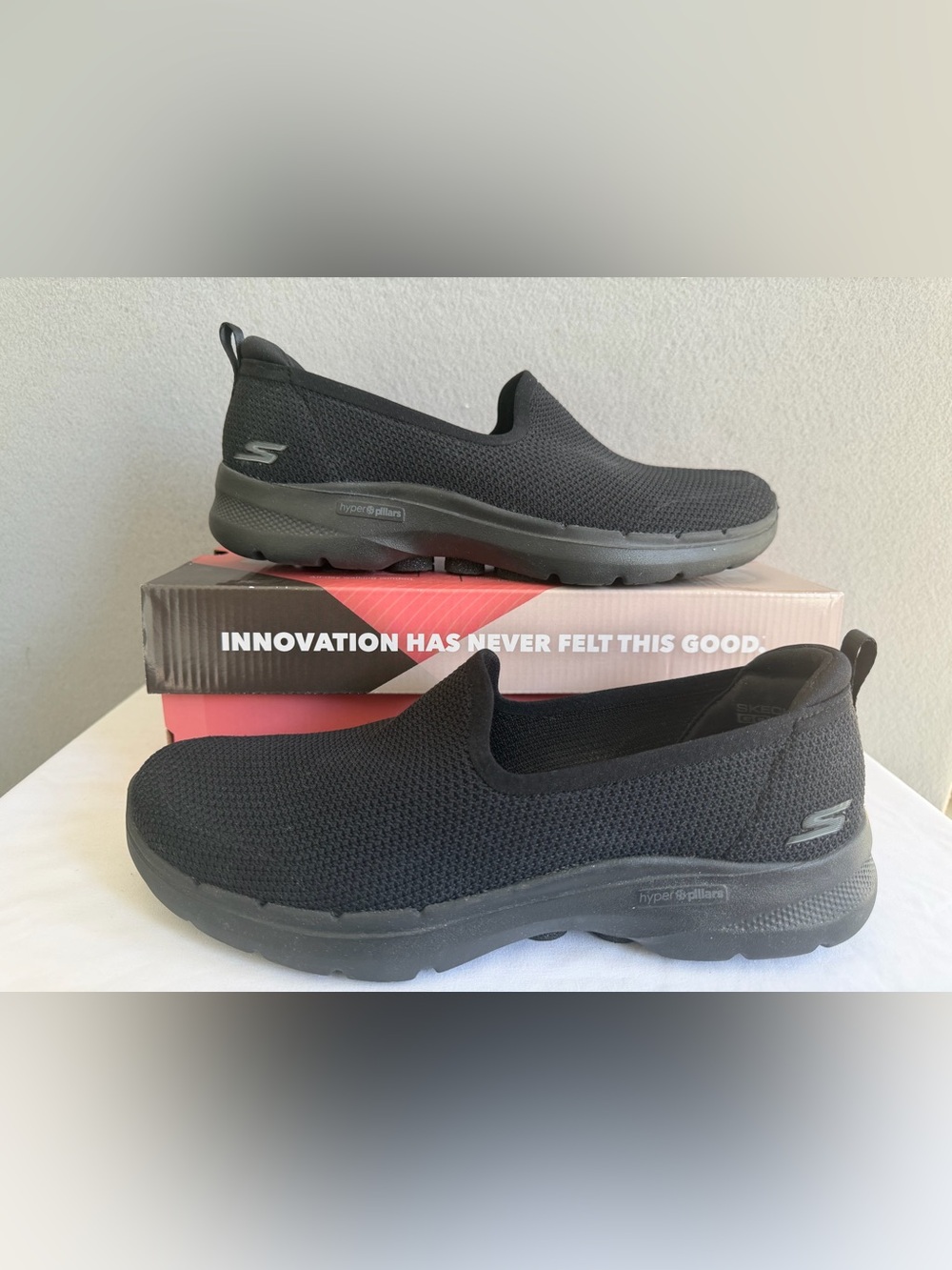 Skechers Women’s Go Walk 6 size 11 Black Mesh Slip On Flat Sneakers